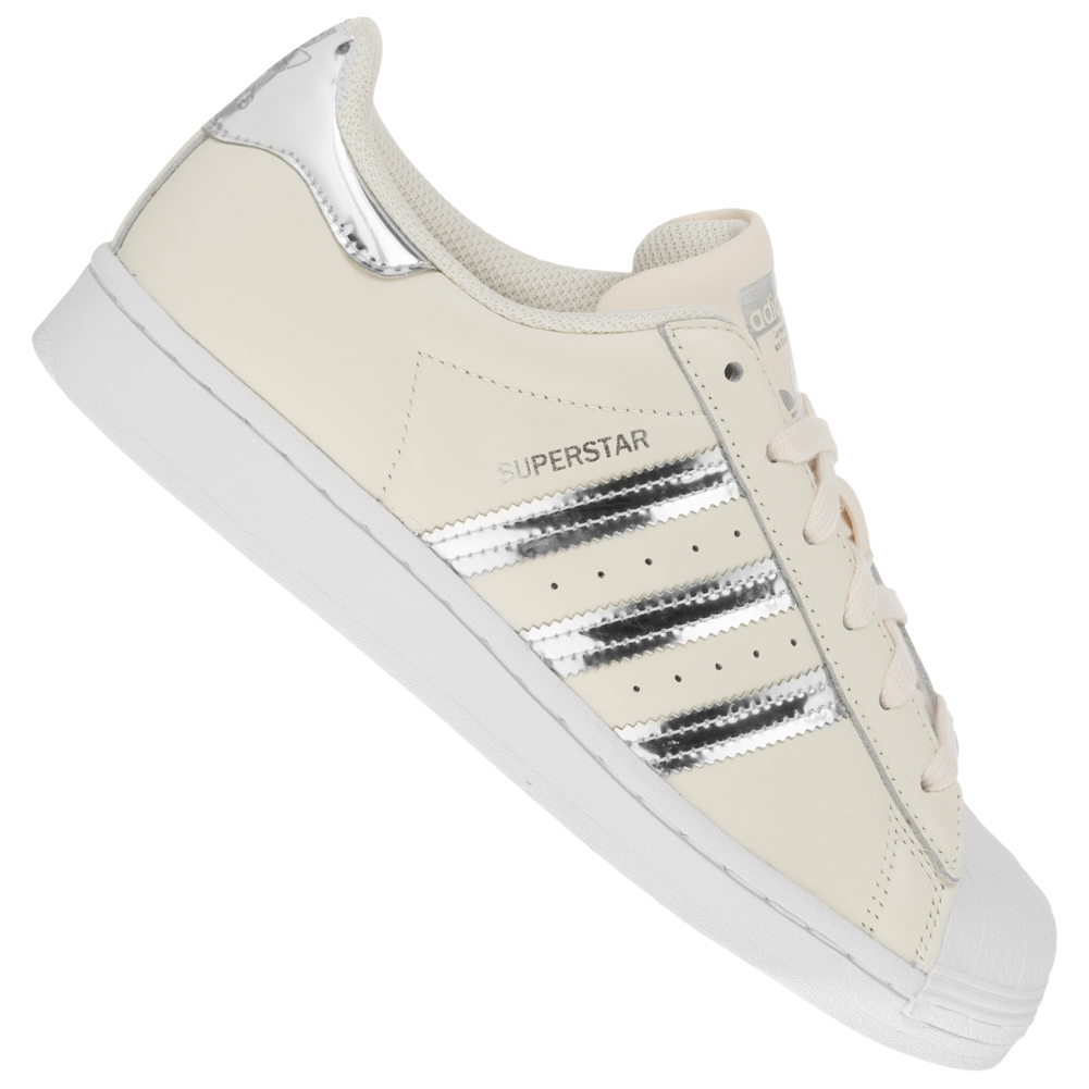 adidas Originals Superstar Sneakers FY6926 |