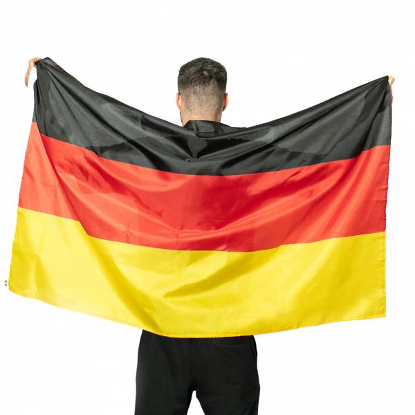 Umgedrehte Deutschland-Flagge an Sportzentrum sorgt für Aufruhr